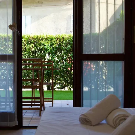 Splendido Bilocale Con Piscina Brebbia