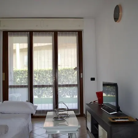 Splendido Bilocale Con Piscina Apartamento