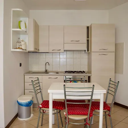 Splendido Bilocale Con Piscina Brebbia