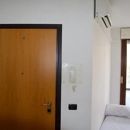 Splendido Bilocale Con Piscina Brebbia