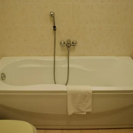 Splendido Bilocale Con Piscina Brebbia