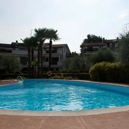 Splendido Bilocale Con Piscina Apartamento
